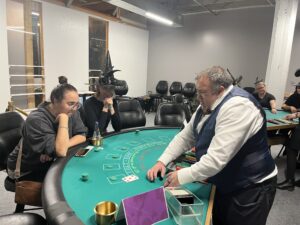 2 women playing blackjack